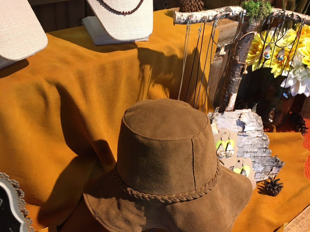 Leather Artisan景点图片