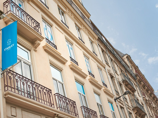 快乐文化南希斯坦尼斯酒店