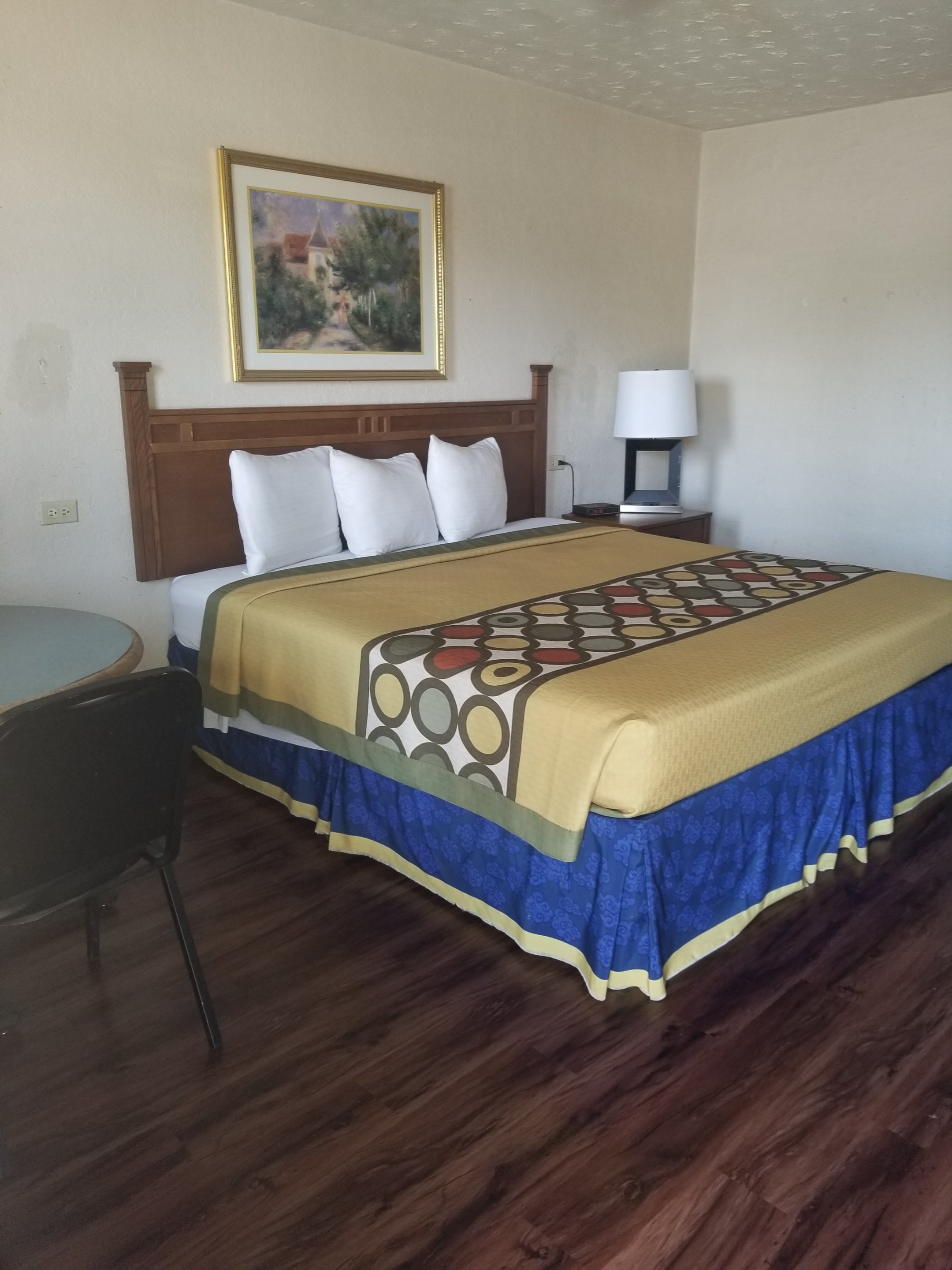 Colonial Motel-官方