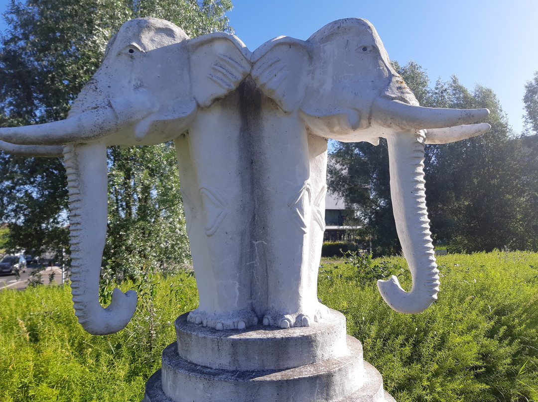 L'elephant Tricephale