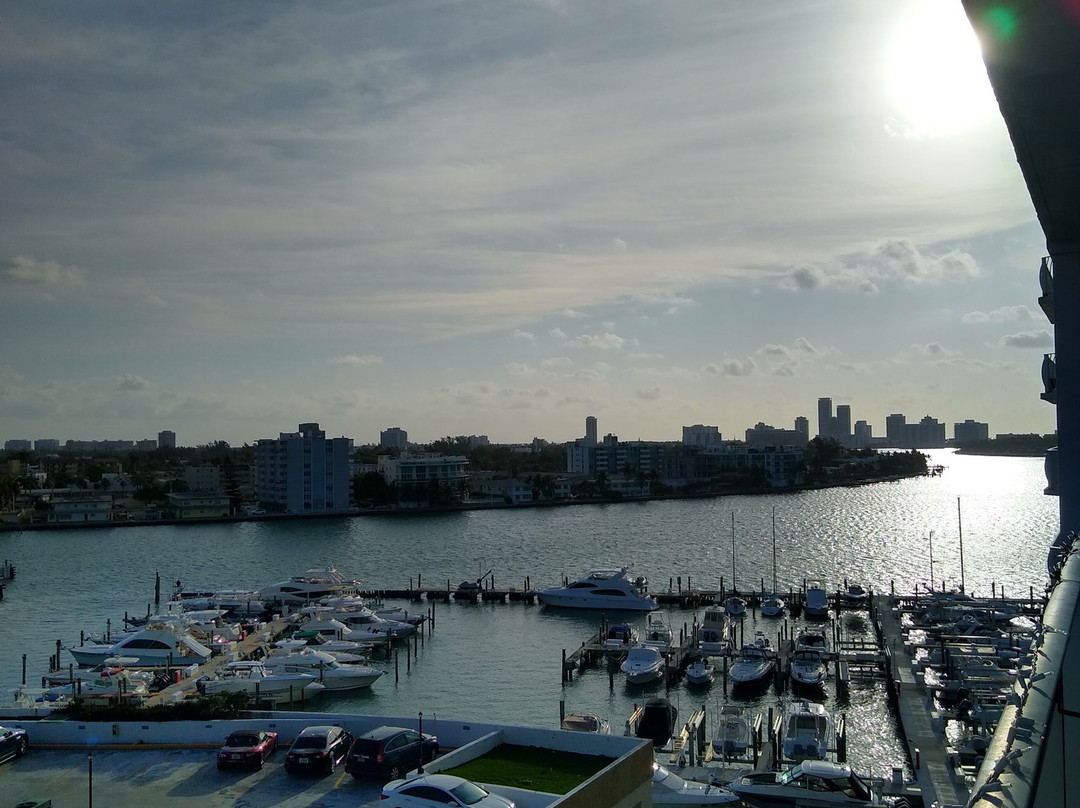 Haulover Boat Rentals and Tours景点图片