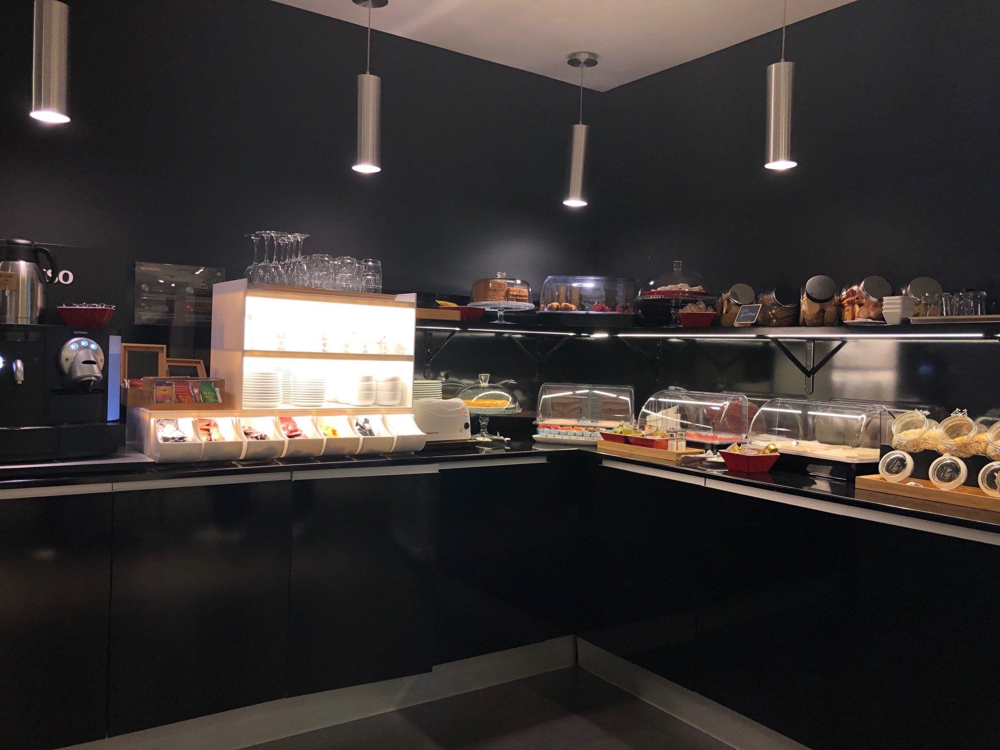 Air Rooms Madrid Airport by Premium Traveller-餐饮