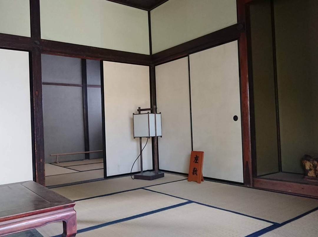 Old Shirai Residence Front Gate景点图片