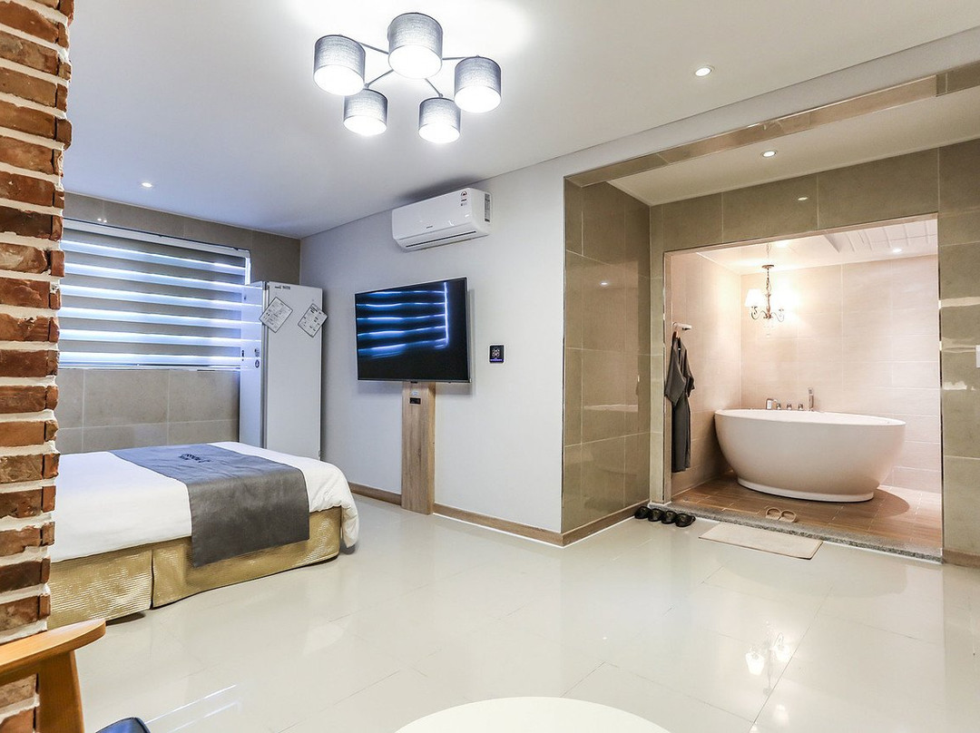 Picasso Hotel主图