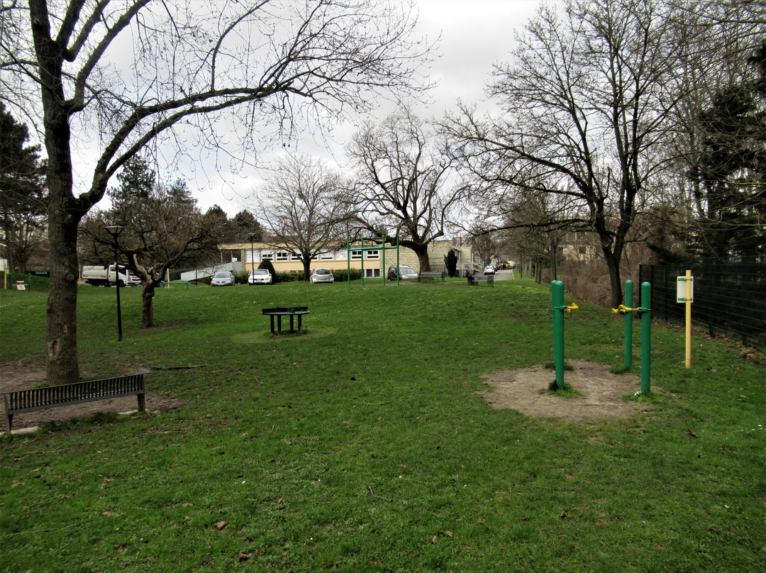 Square Charles de Gaulle-Le Bourget必去景点