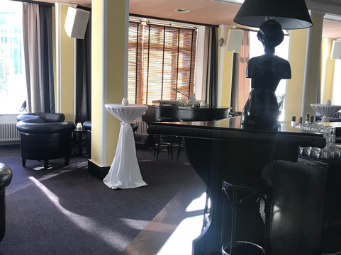 岳罗普酒店主图