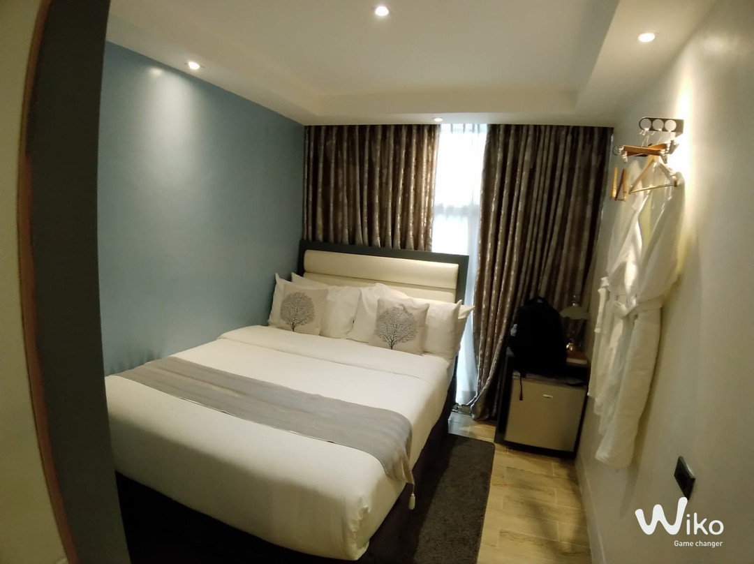 Bombom Hotel And Restaurant主图