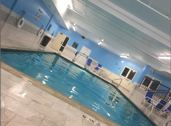 伯灵顿希尔顿恒庭酒店主图