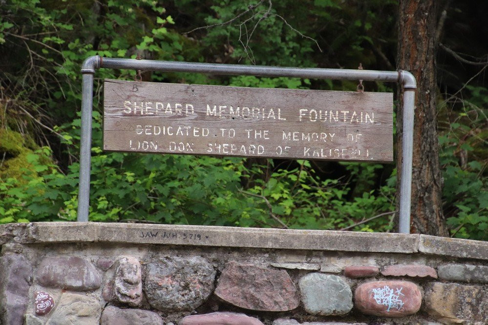 Shepard Memorial Fountain - Bad Rock Canyon景点图片