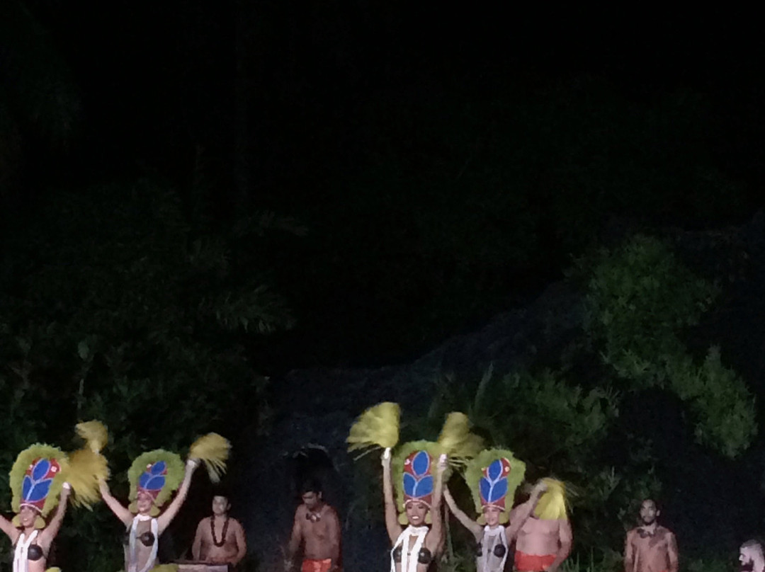 史密斯家族花园的烤猪大餐-利胡埃必去景点