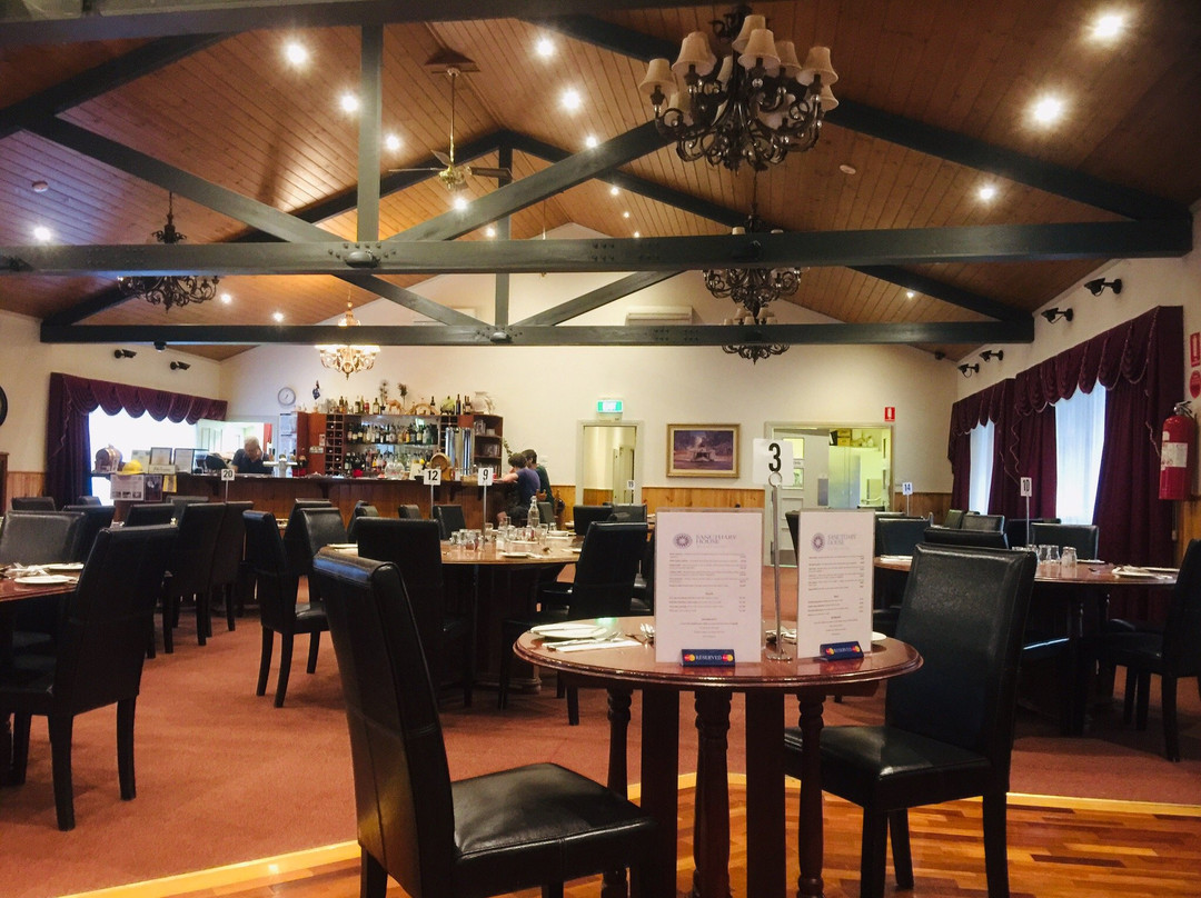 Sanctuary House Resort Motel主图