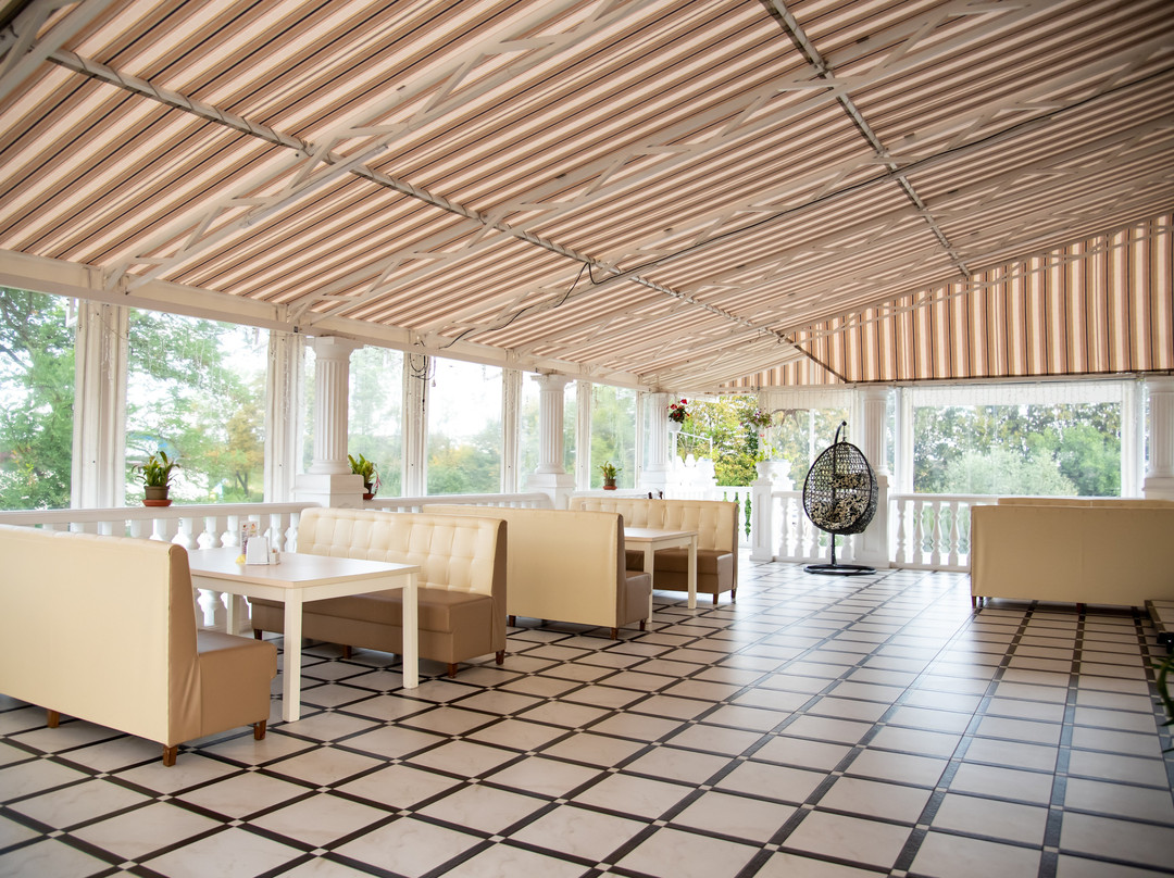 Hotel-Restaurant Complex Trio主图