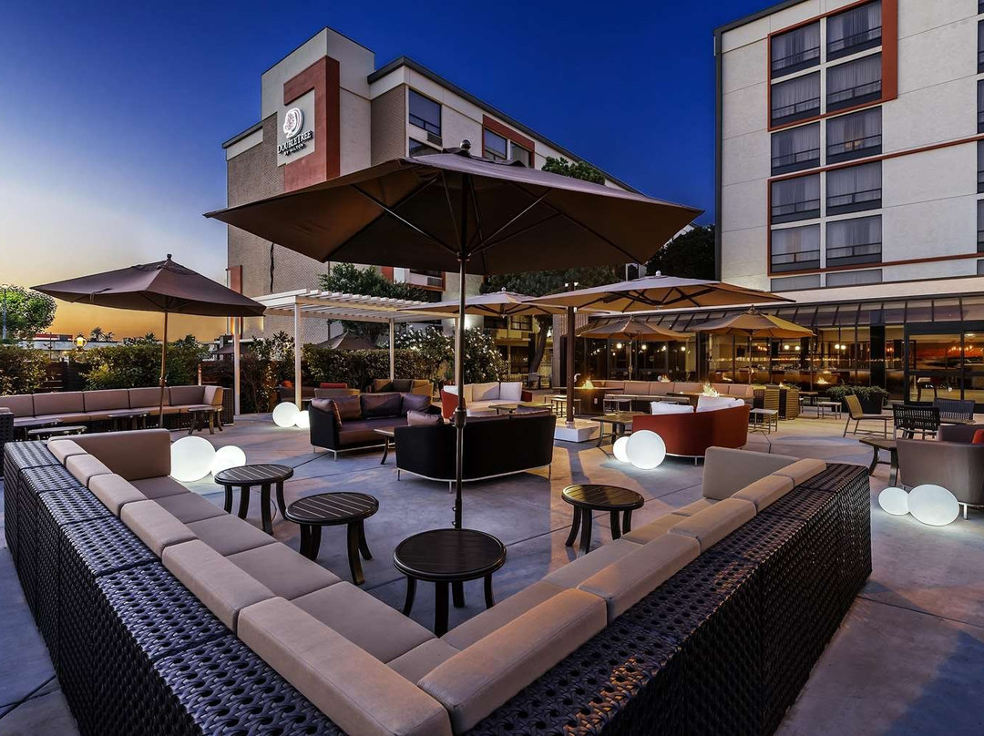 圣贝纳迪诺希尔顿逸林酒店主图