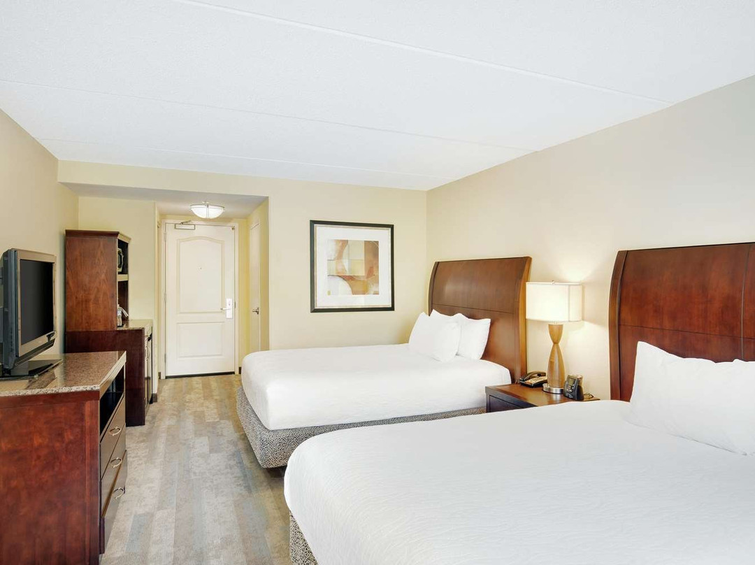 里士满机场希尔顿花园旅馆主图