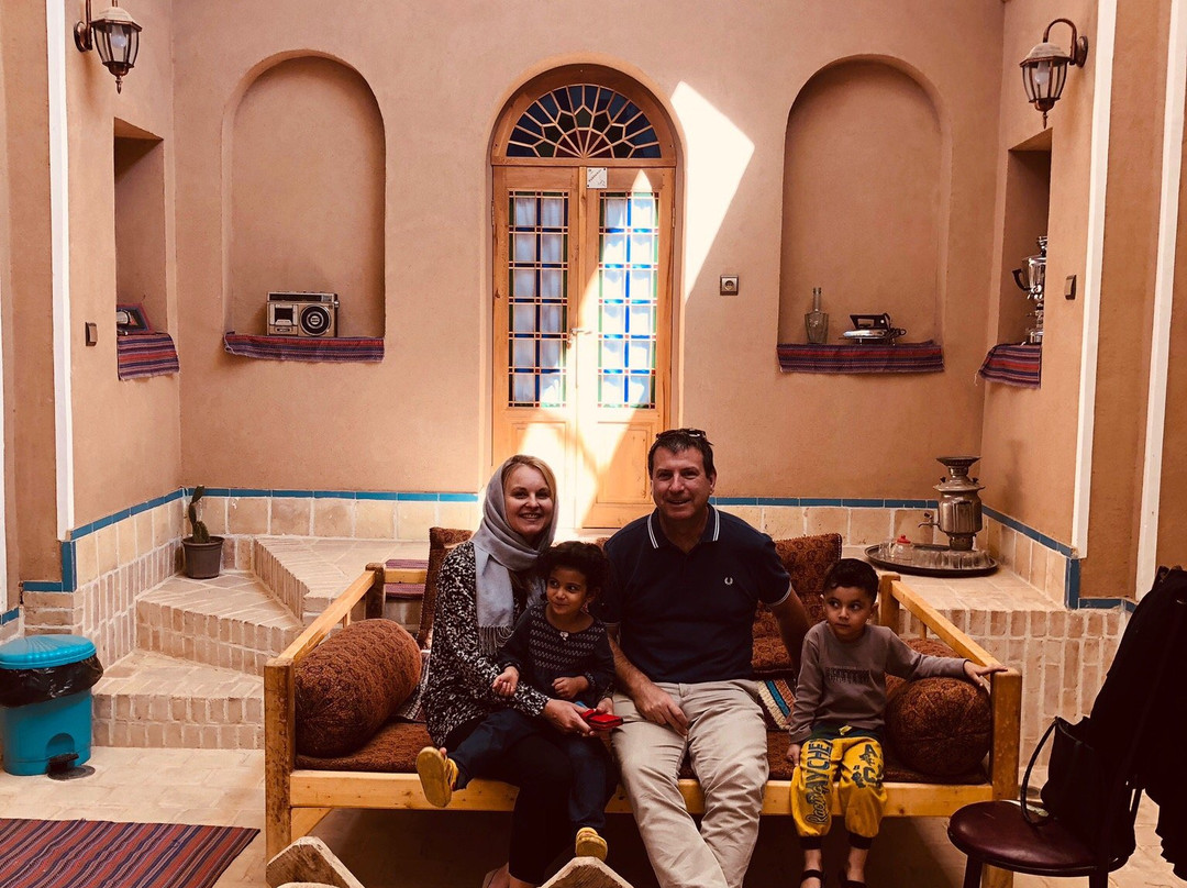 KheshtoKhatereh Hotel主图