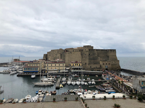 维苏威大酒店主图