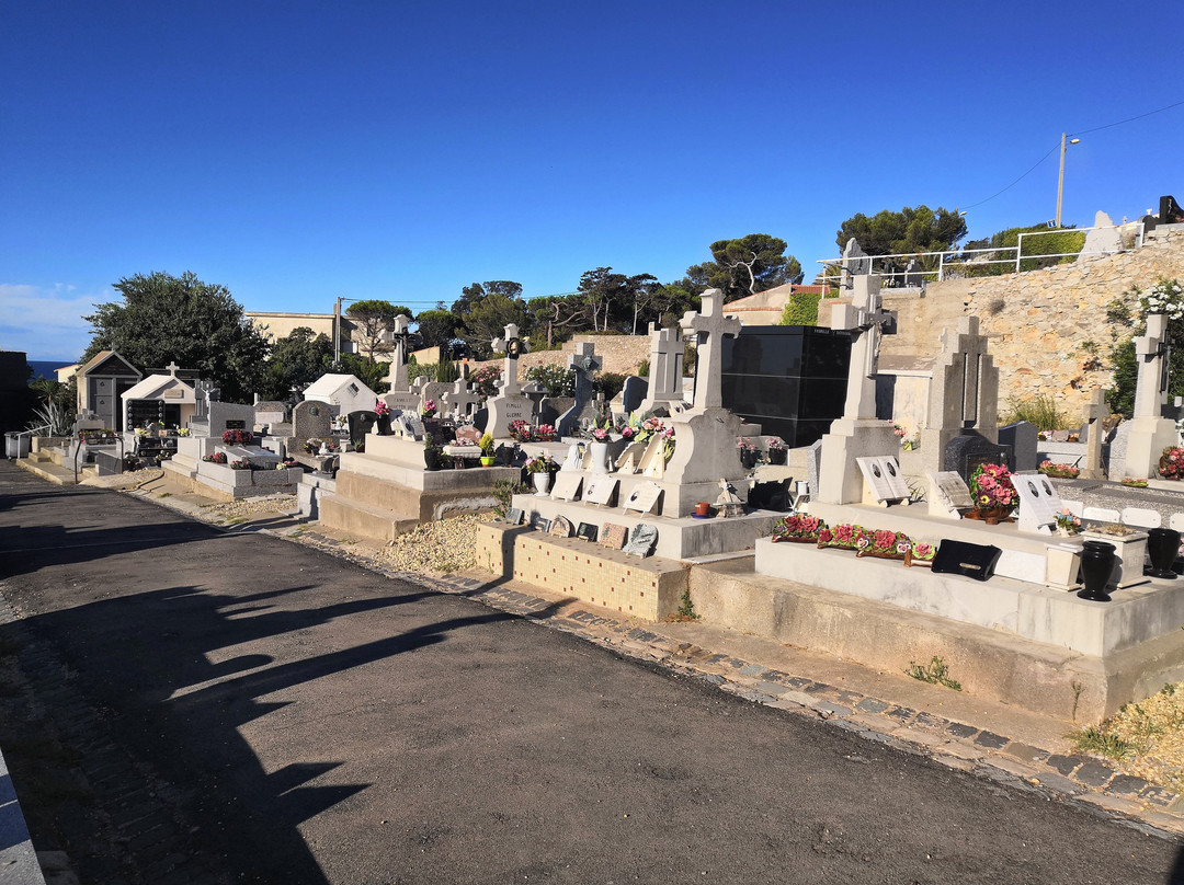 Cimetière le Py-赛特必去景点