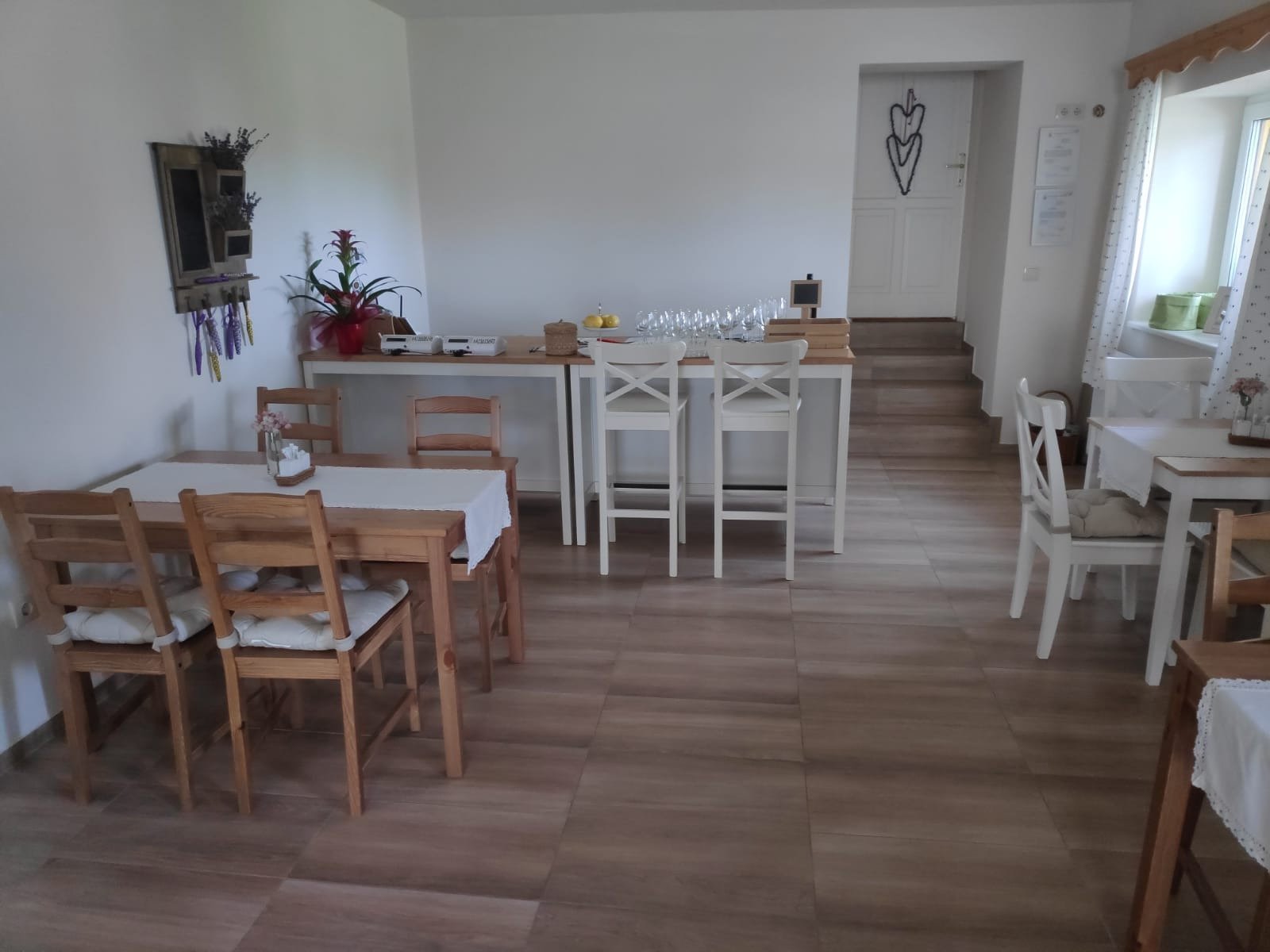 Huber Panzio es Etterem-餐饮