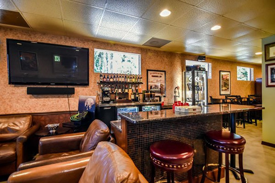 Murdock旅游景点-Tobacco Locker Cigar Bar