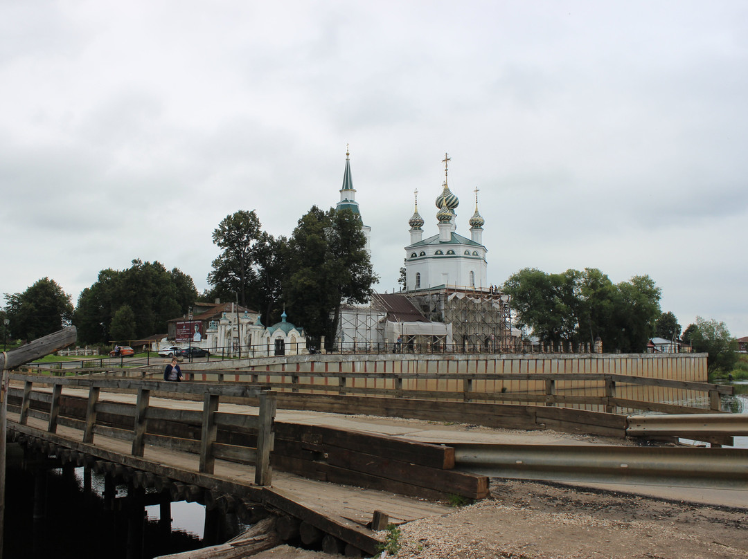 Temple Complex of Trinity Church and Vvedenskaya Church-Kholuy必去景点
