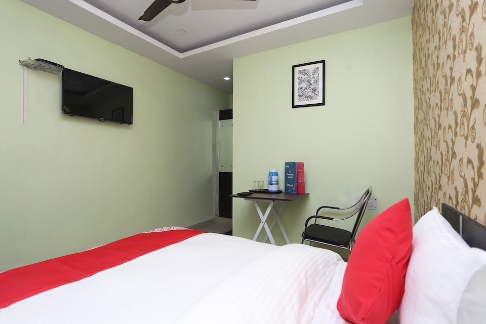 OYO 33500 Hotel Cross Road主图