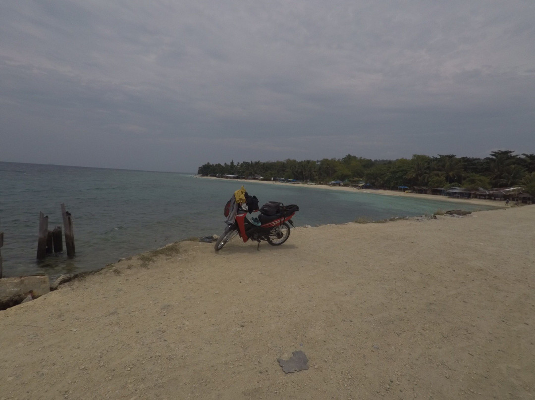 Lambug Public Beach景点图片