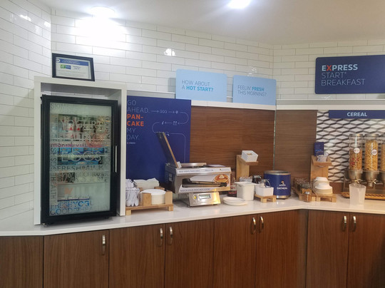 Holiday Inn Express & Suites Omaha I - 80 by IHG主图