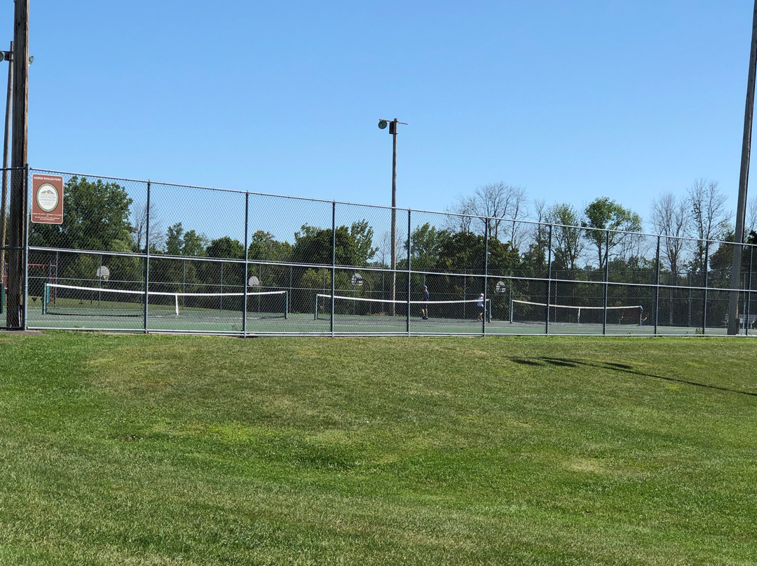 Harris Whalen Park-Penfield必去景点