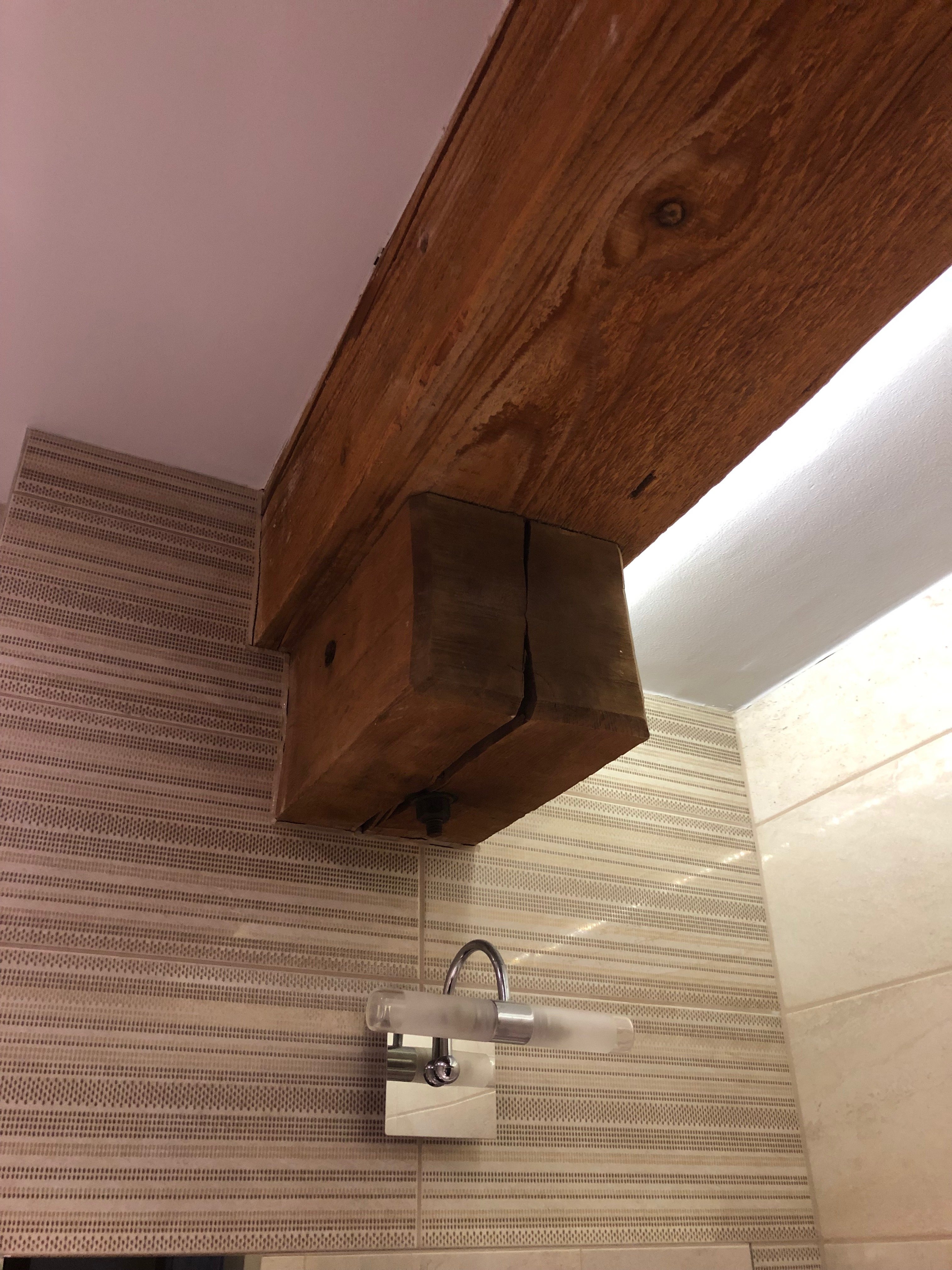 Hunor Hotel es Etterem-浴室