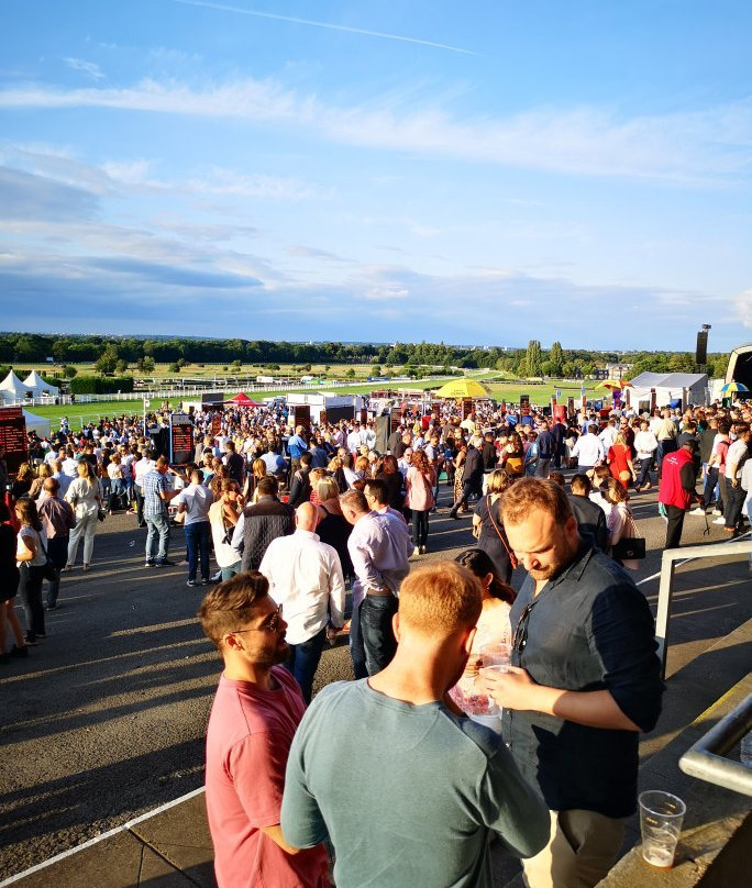 Sandown Park Racecourse景点图片