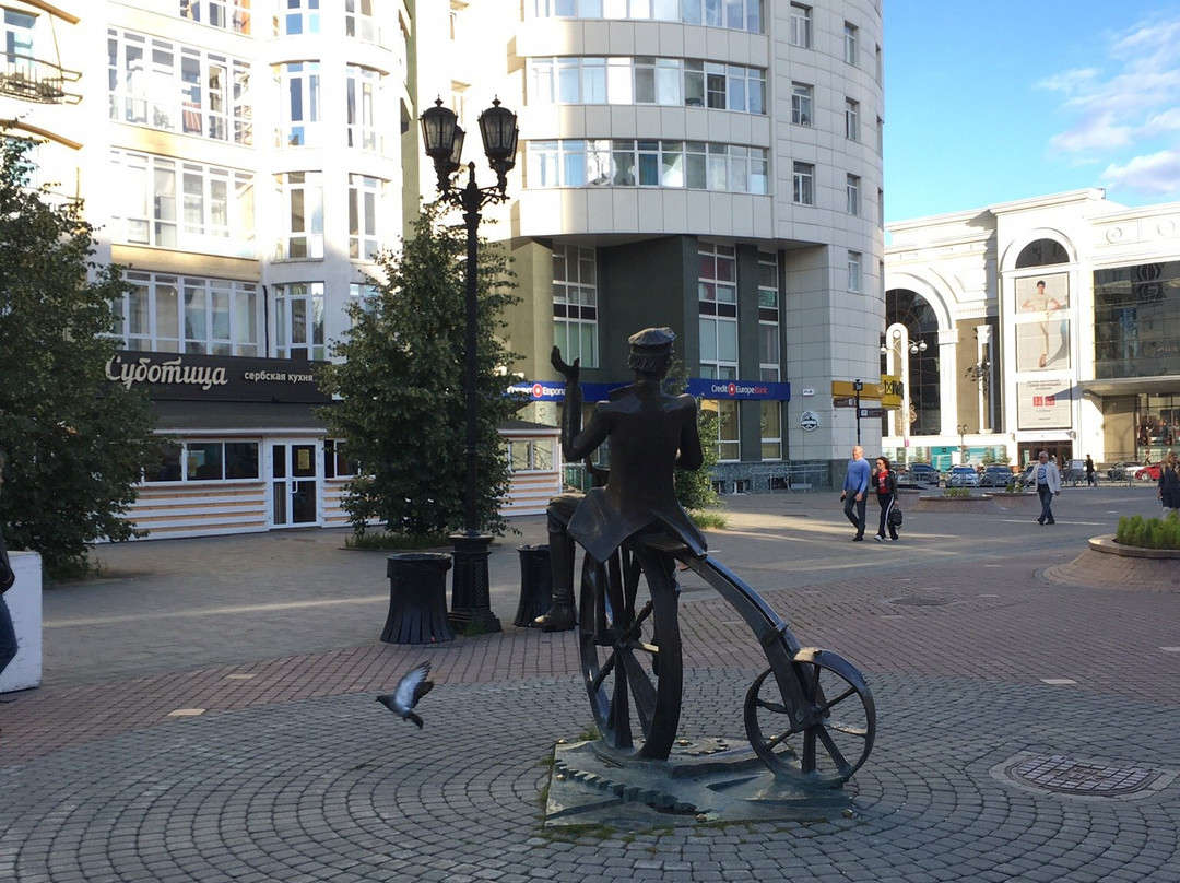 Monument to the Inventor of Bicycle Efim Artamonov景点图片