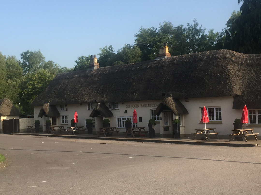 Twin Oaks Guest House主图