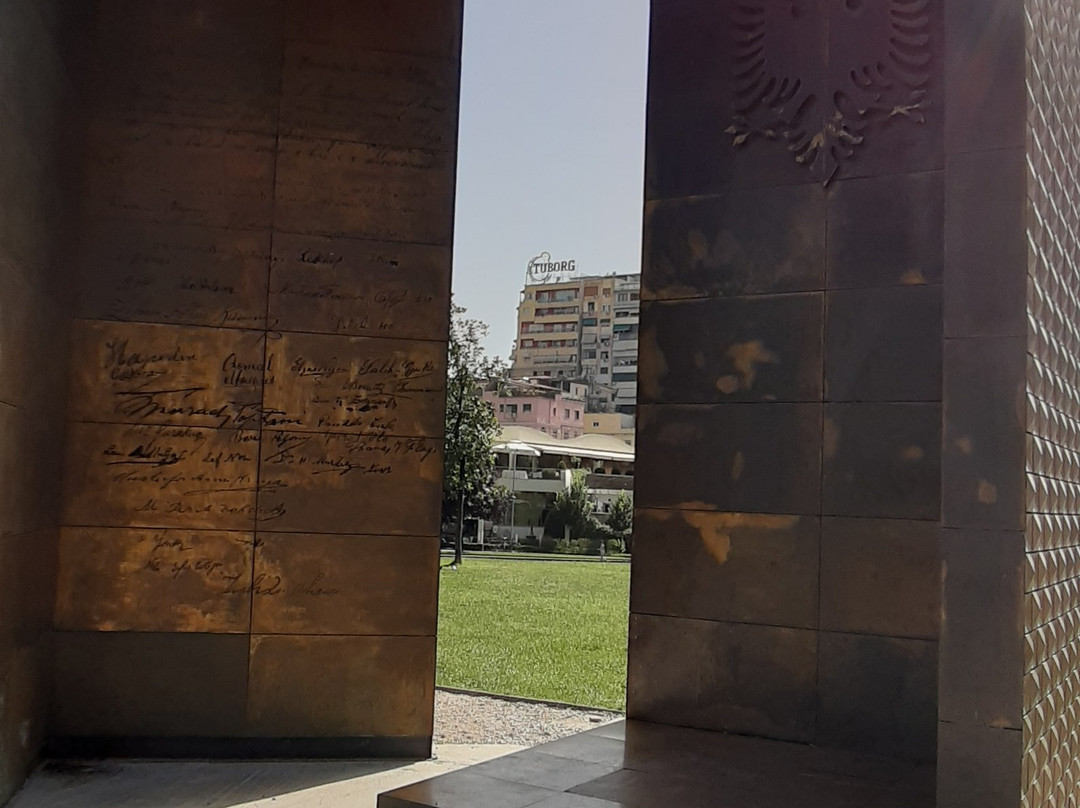 Independence Monument-地拉那必去景点