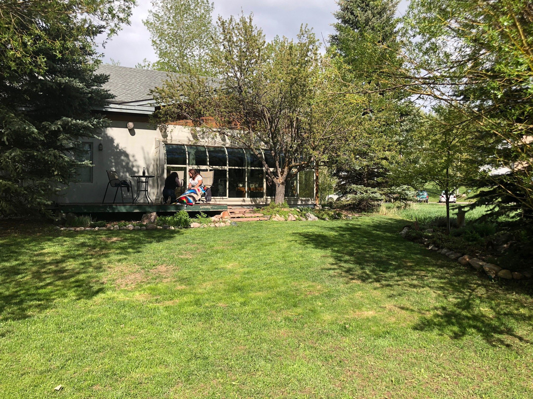 Mariposa Lodge Bed and Breakfast主图