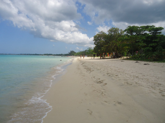 Fun Holiday Beach Resort主图