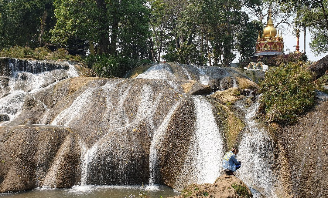 Hampshire Falls and Caves (Pwe Kauk)景点图片