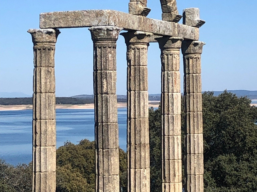 Embalse de Valdecanas景点图片