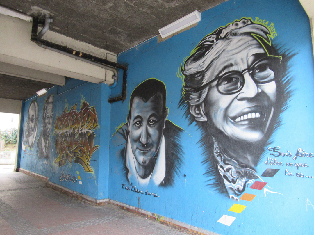 Fresque Galerie de Portraits-蒙特勒伊必去景点