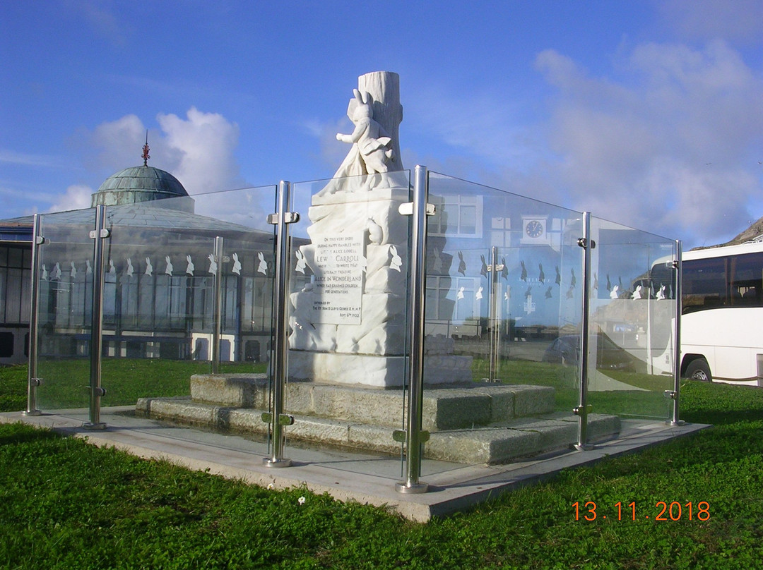 The White Rabbit Monument景点图片