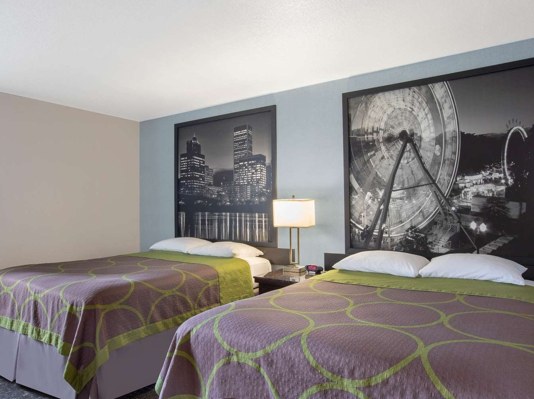 Gateway Inn & Suites主图