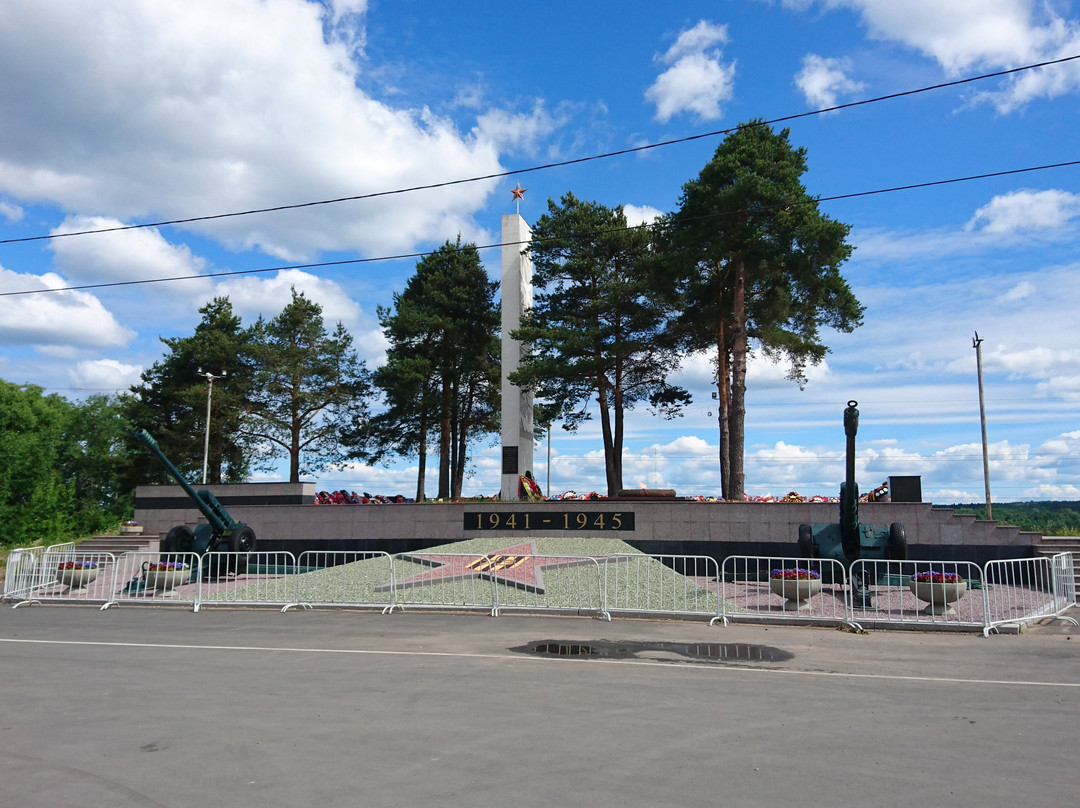 Bratskoye Cemetery景点图片