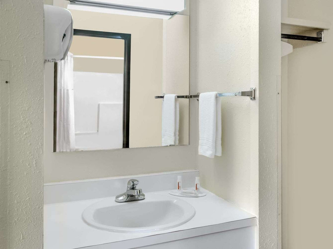 Days Inn by Wyndham Jackson主图