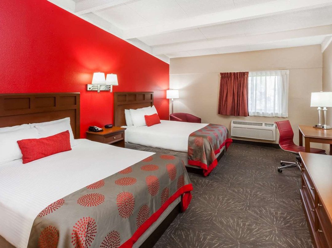 Ramada Hotel & Conference Center by Wyndham Hammond主图