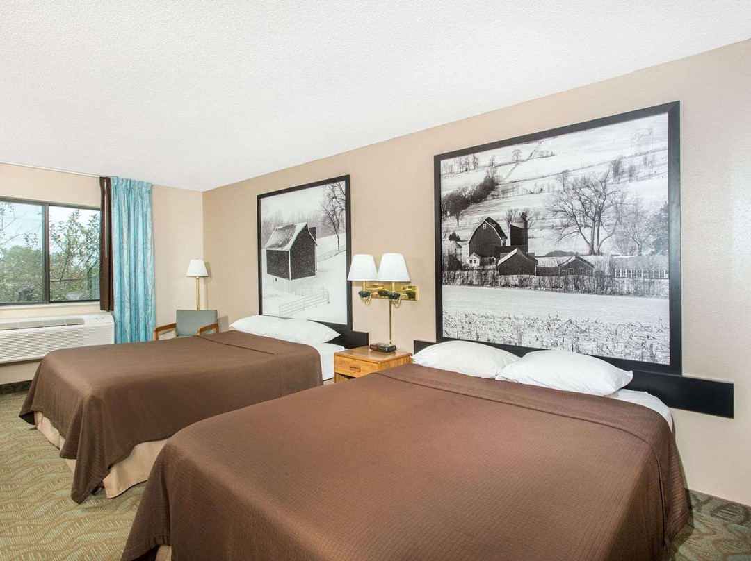 道奇维尔温德姆速8酒店主图