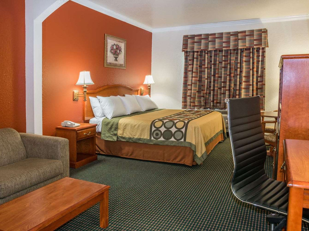 布鲁克希尔速8酒店主图