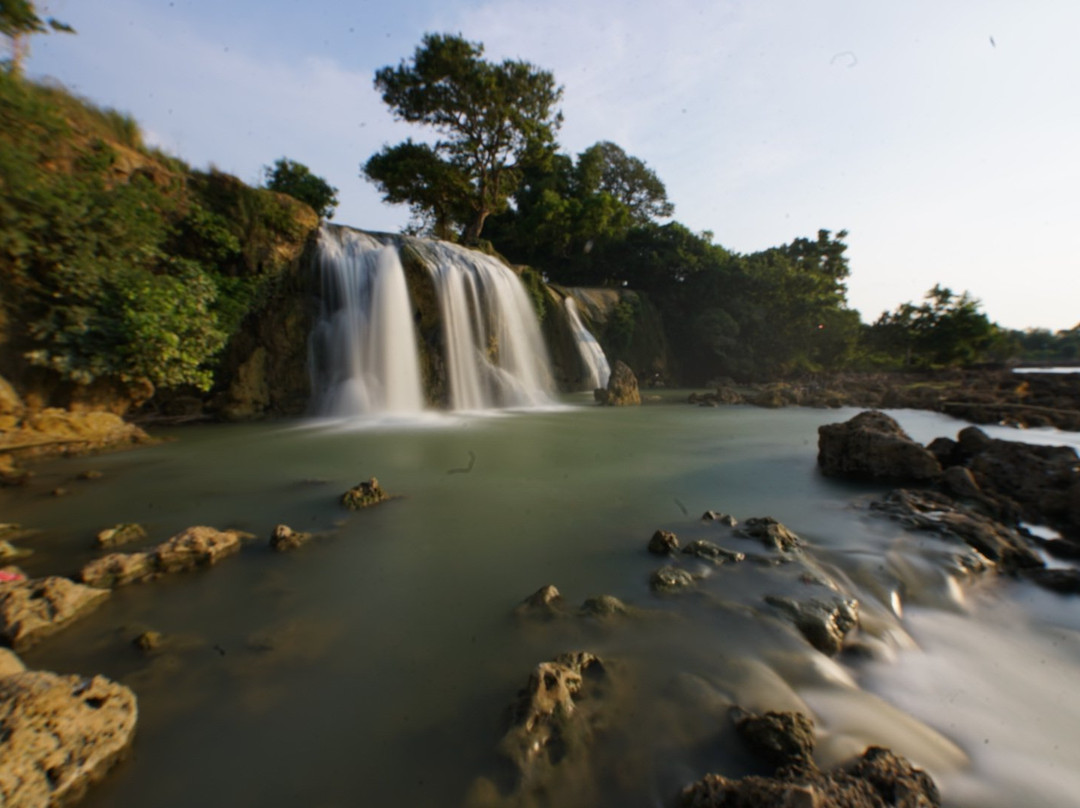 Toroan Waterfall景点图片