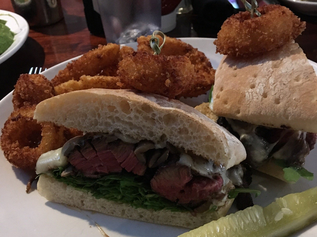 54 Main Bar and Grille景点图片