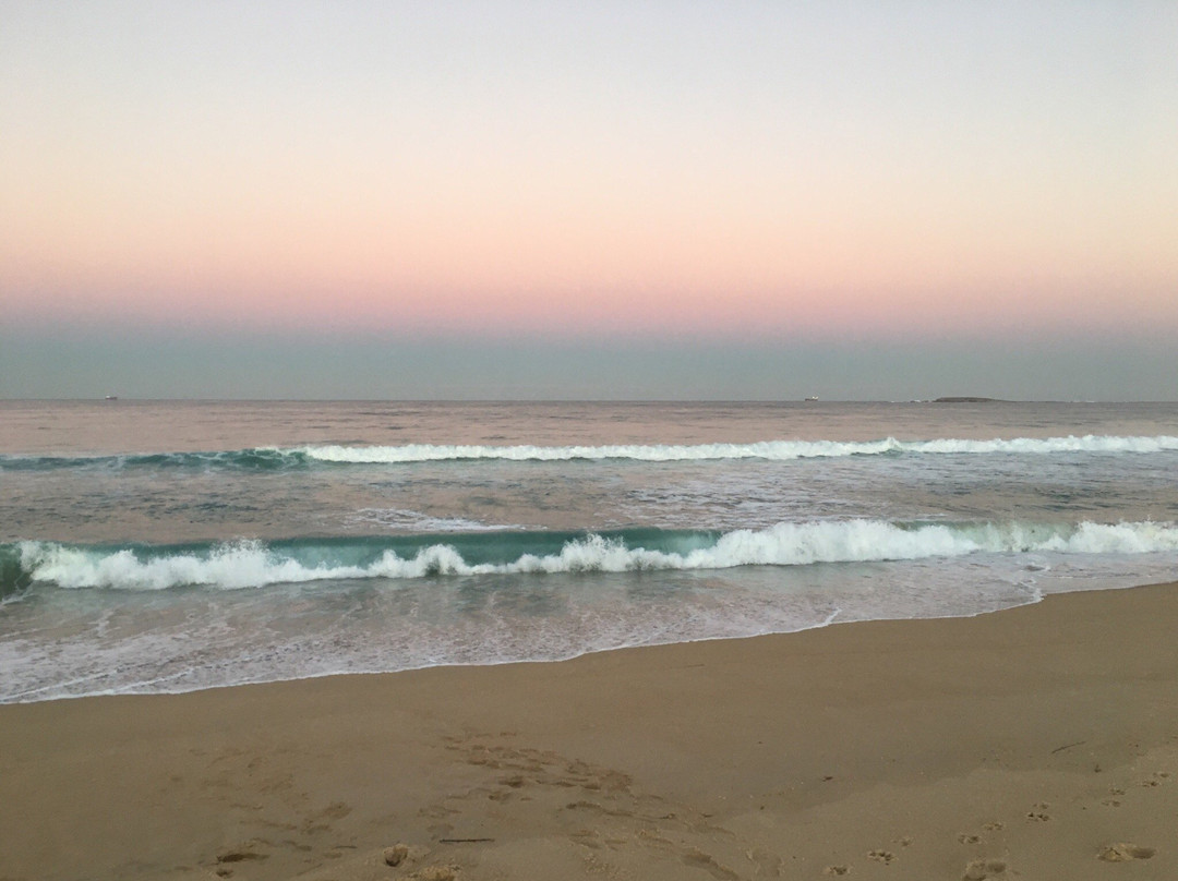 Blacksmiths Beach景点图片