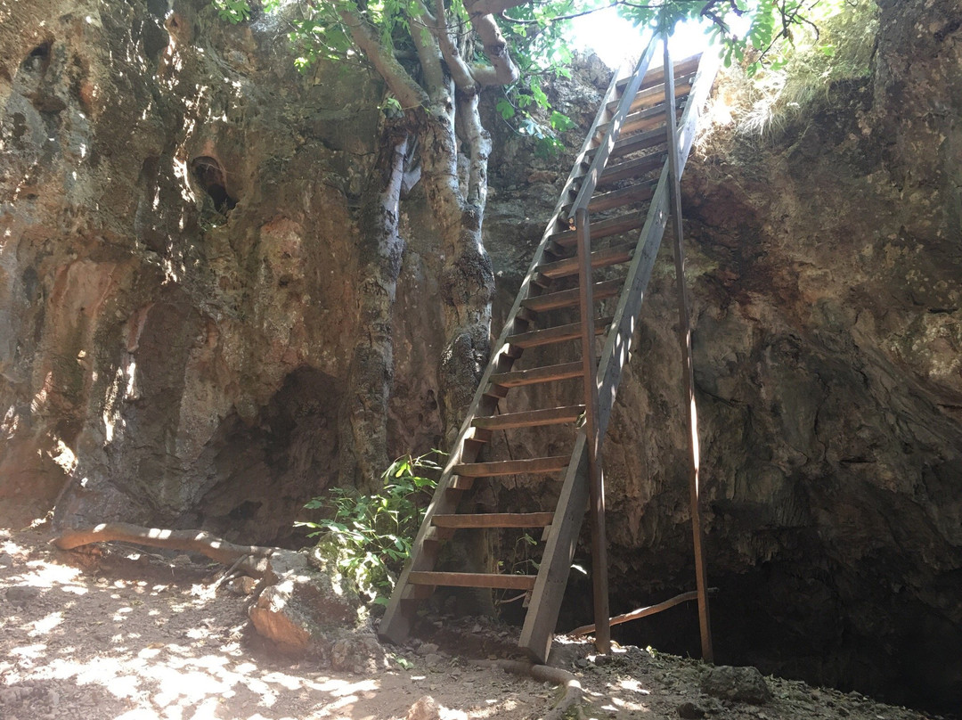 Vreiko Cave-Pefki必去景点