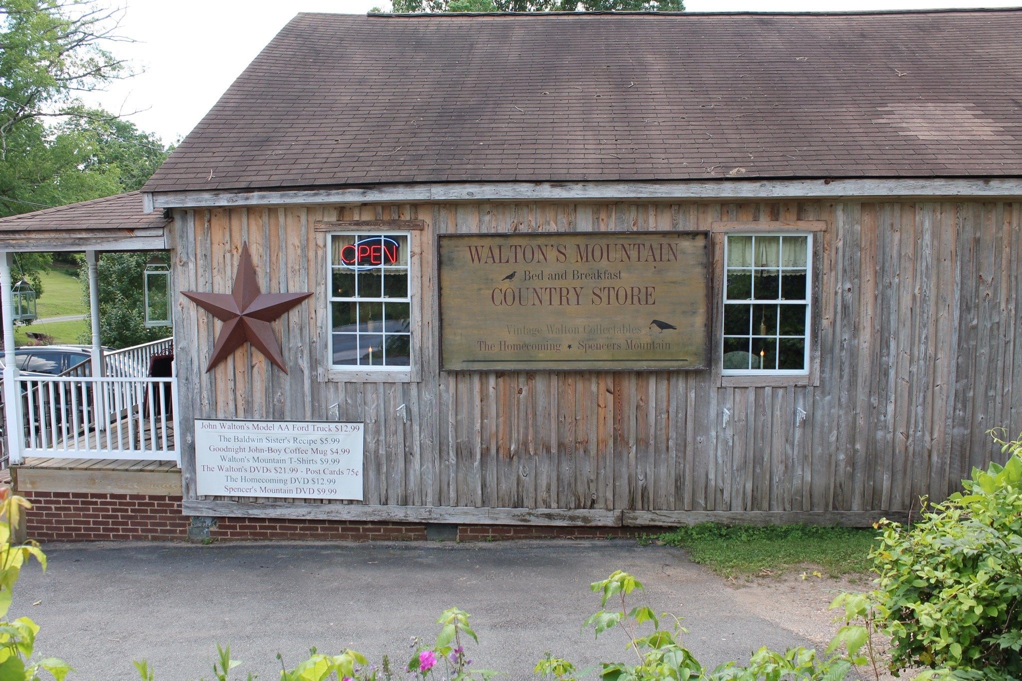 Waltons Mountain Bed and Breakfast Country Store-官方